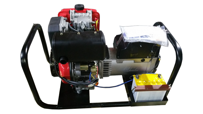 Ηλεκτρογεννήτρια πετρελαίου 380V 9kva 12hp με σταθεροποιητή τάσης και μίζα μπαταρία made in italy