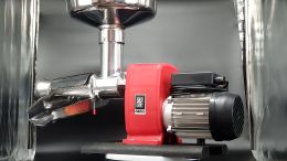 Μηχανή αλέσεως ντομάτας OMRA Ιταλίας ηλεκτρική (WATT 1600) με ανοξείδωτο δοχείο και ανοξείδωτο συλλέκτη παραγωγη 400kg/h